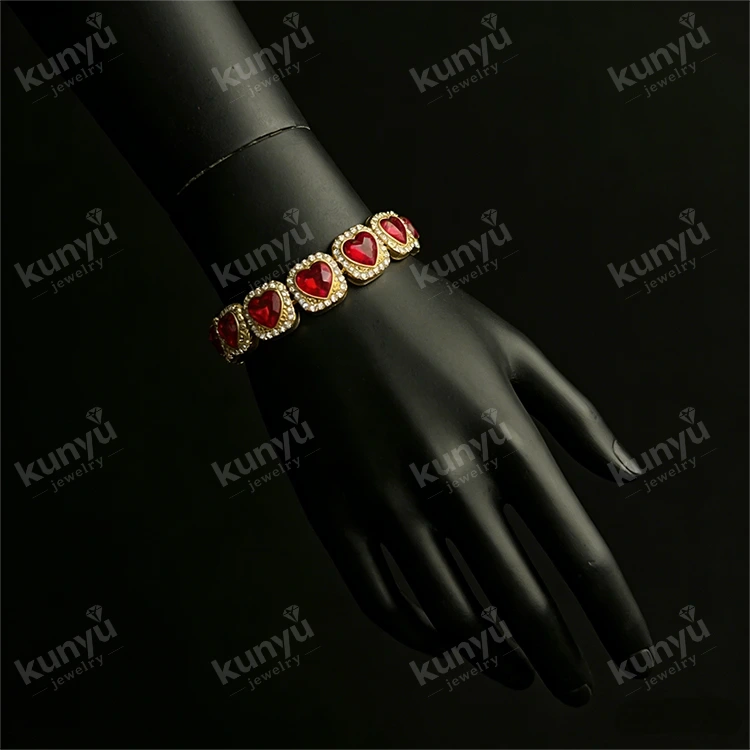 Waarom domineren hiphoparmbandsieraden de moderne mode? Waarom domineren hiphoparmbandsieraden de moderne mode?