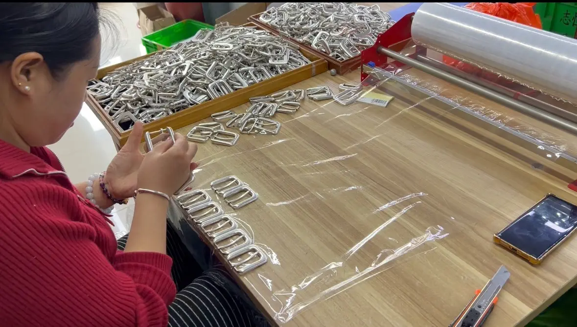 Dagelijkse verzending van Kunyu-sieraden Dagelijkse verzending van Kunyu-sieraden