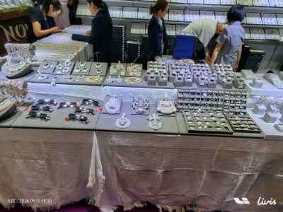 Kunyu Jewelry Design Team bezoekt SEASONS Fashion Jewellery Fair in Hong Kong