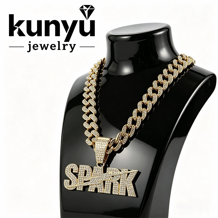 Hoe kan een Cuban Link Hip Hop-hanger de moderne streetwear-stijl naar een hoger niveau tillen Hoe kan een Cuban Link Hip Hop-hanger de moderne streetwear-stijl naar een hoger niveau tillen